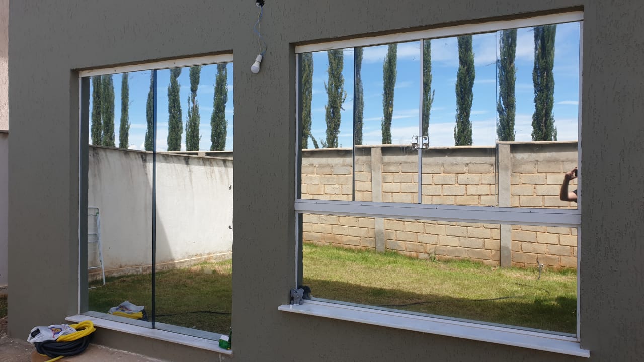 Insulfilm Comercial, Residencial e Automotivo no bairro Santa Tereza