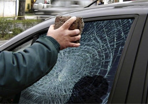 Película Automotiva além de proteger e escurecer o interior do carro, também evita furtos; entenda!